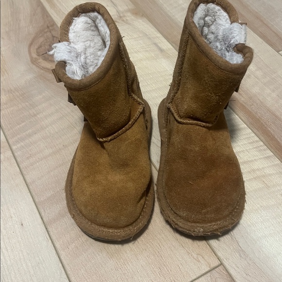 Koolaburra Tan Kids Boots with Bow Detail - Picture 3 of 3